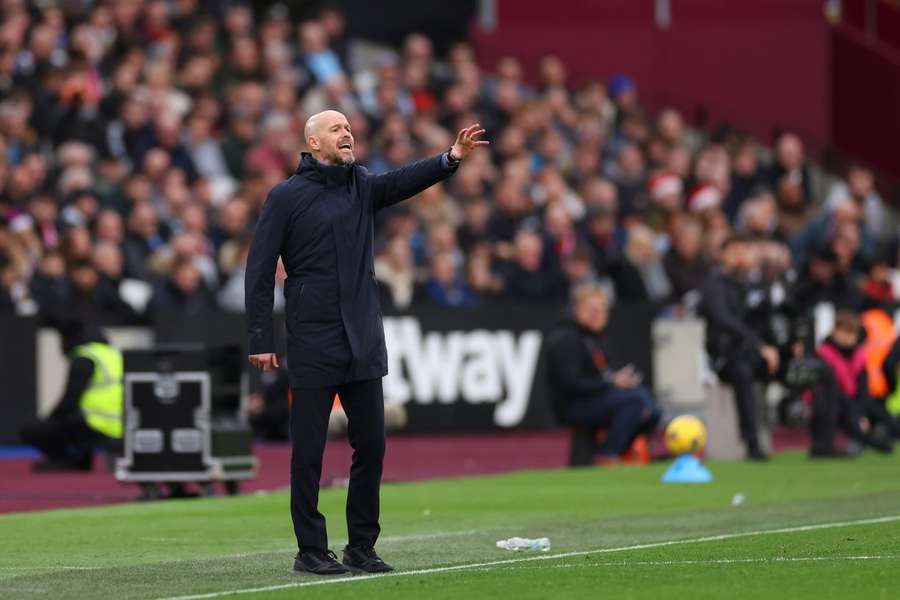 Ten Hag outlines expectations for Mazraoui at Man Utd