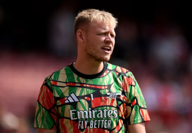 Arsenal Reach Agreement with Alternative Goalkeeper as Wolves Make Bid for Aaron Ramsdale's Replacement