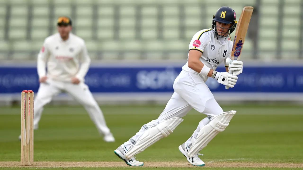 Jacob Bethell and Michael Burgess inspire Warwickshire's comeback