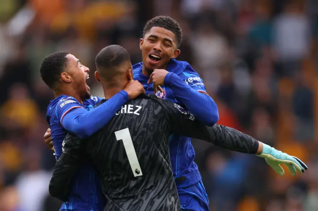 Glenn Hoddle Issues Strong Warning to Chelsea Following Dominant 6-2 Victory over Wolves